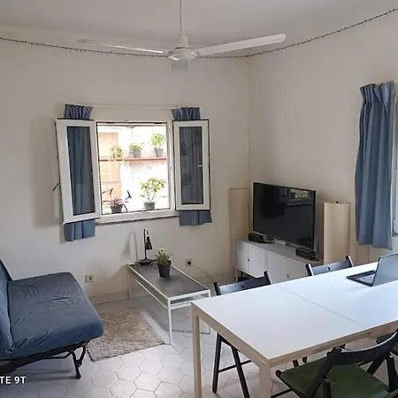 Studio With Lush Green Patio Apartman *