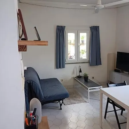 Studio With Lush Green Patio Apartman *