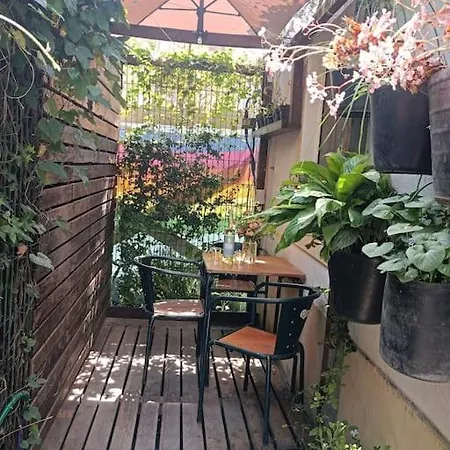 Studio With Lush Green Patio